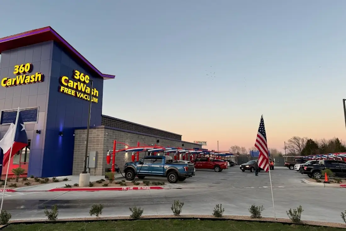 360 Car Wash, further frame
