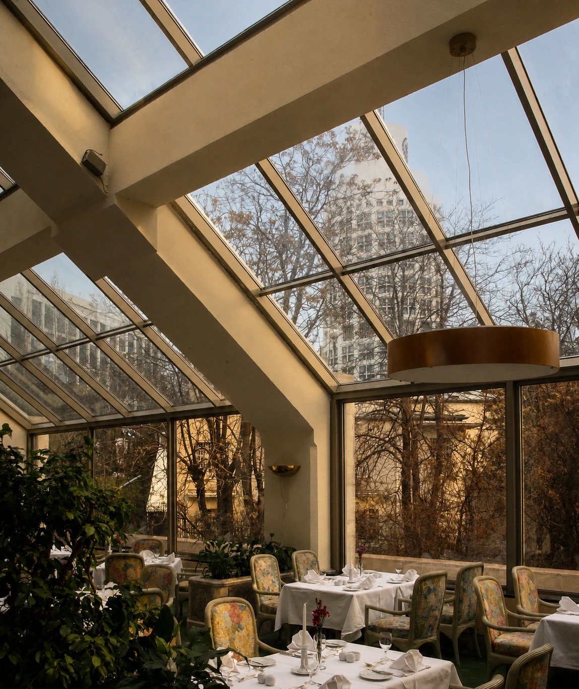 LUMINA — glass roof. Cinematic recreation of the catalog view.