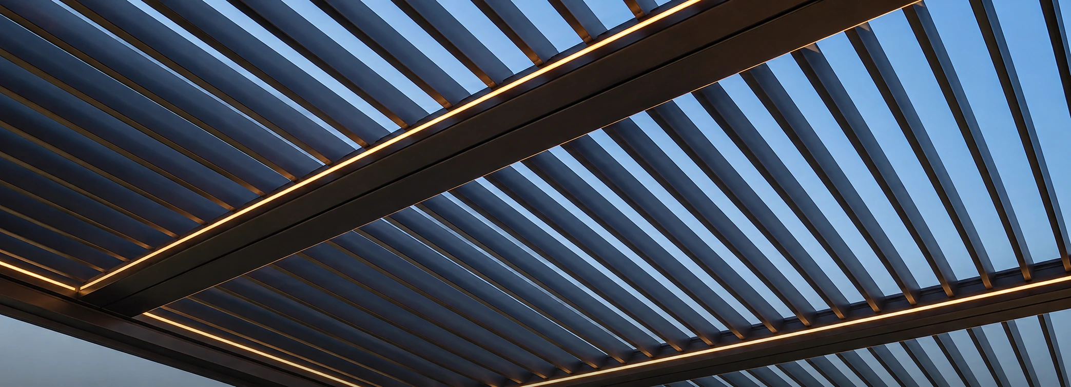 VENTO — louver detail. Cinematic recreation with aligned profiles and supports.